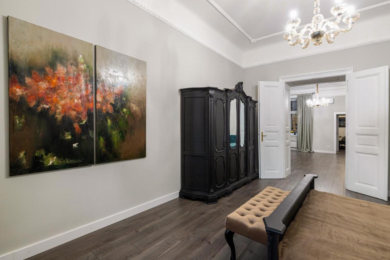 3 Room Apartments , Rohatyntsyv Street Lviv Exteriör bild